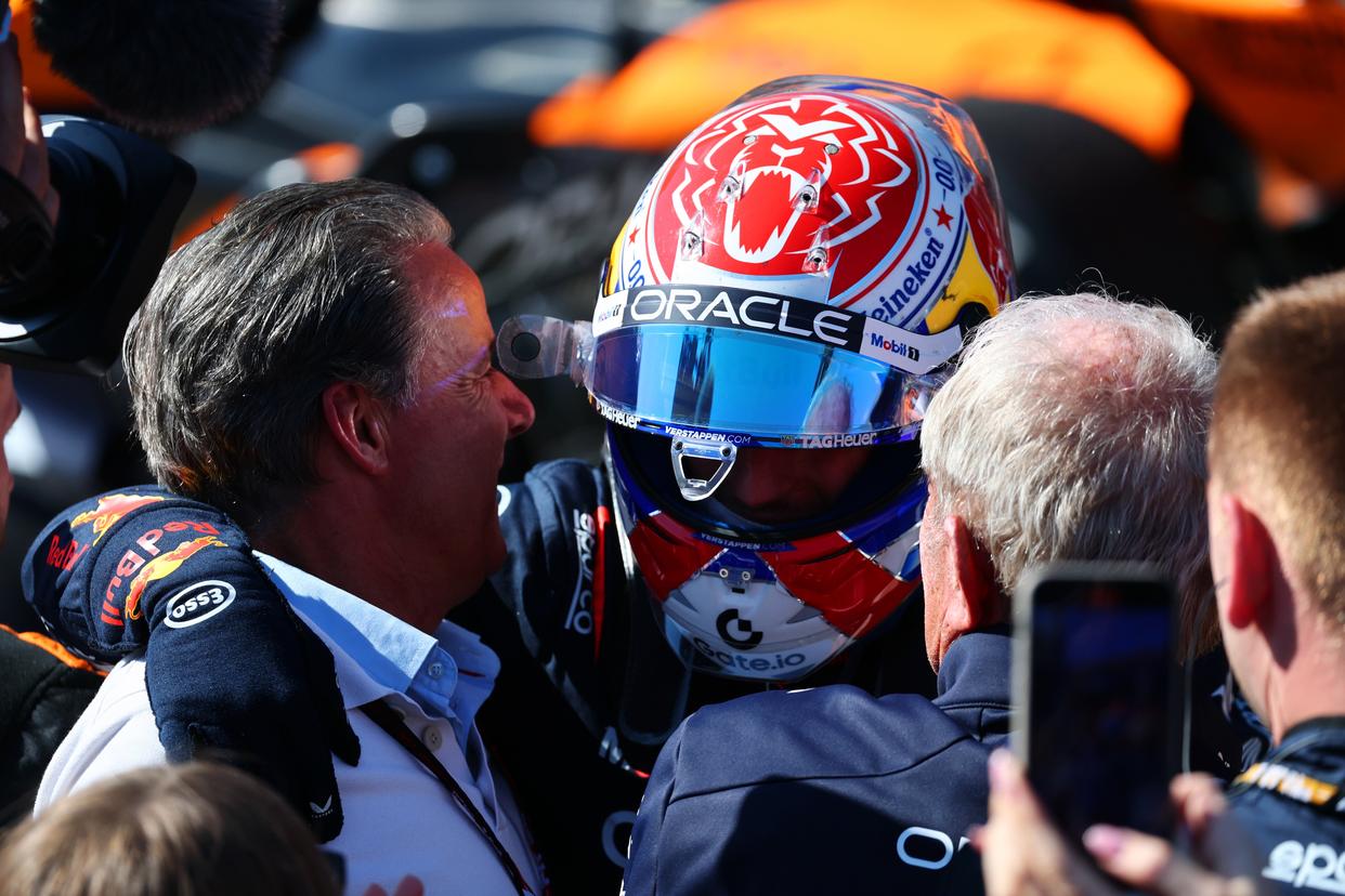 雷火电竞简介-梅赛德斯力克红牛车队，汉密尔顿统治全场